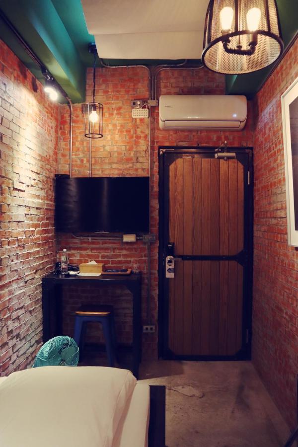Travel Charger Hostel Hualien City Exterior photo