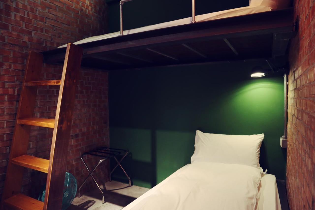 Travel Charger Hostel Hualien City Exterior photo