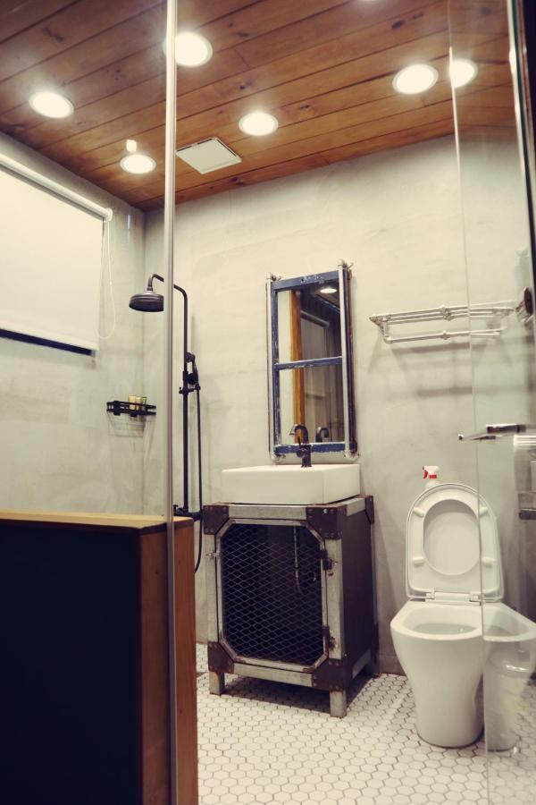 Travel Charger Hostel Hualien City Exterior photo