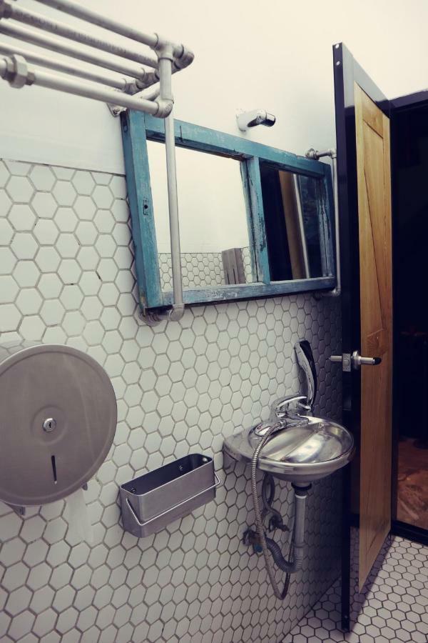 Travel Charger Hostel Hualien City Exterior photo