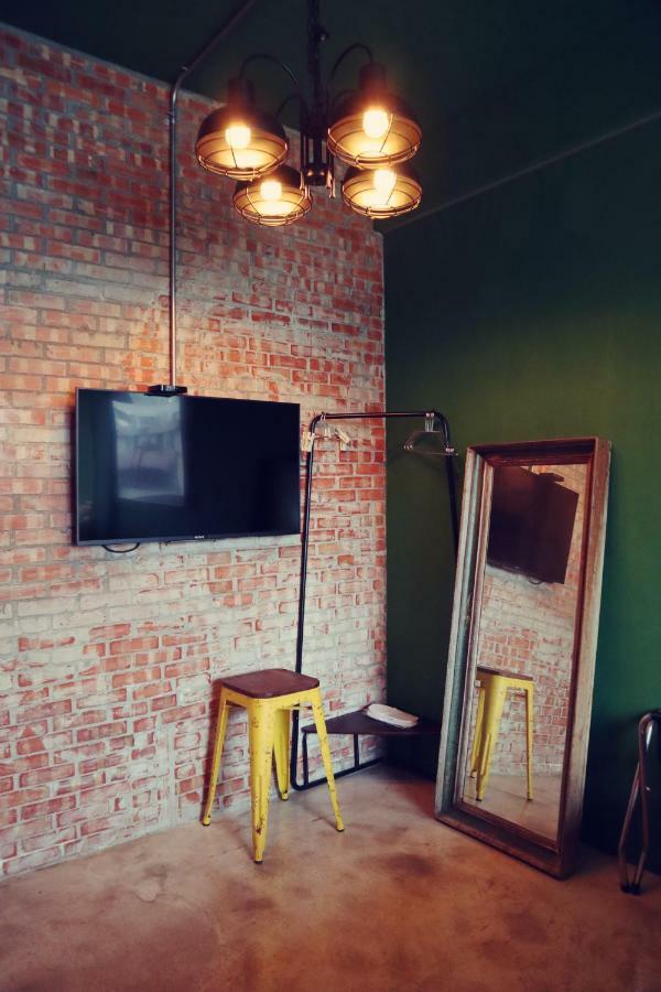 Travel Charger Hostel Hualien City Exterior photo